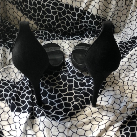 Fashion Nova (So Me) Simple Black Heel - Picture 4 of 4